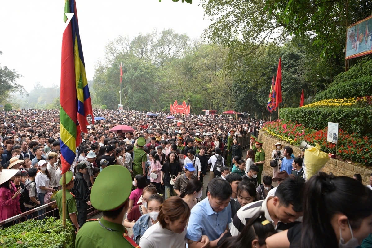Organizers have advised participants to plan their visits accordingly, follow the guidance of security personnel, and help maintain cleanliness and respectful conduct at the sacred site.