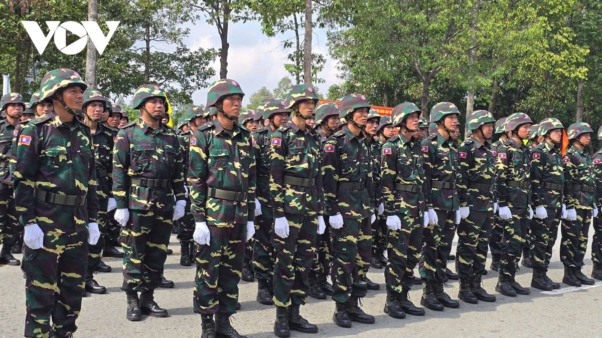 Around 100 Lao officers and soldiers are training in Binh Duong province for Vietnam's coming military parade in Ho Chi Minh City on April 30