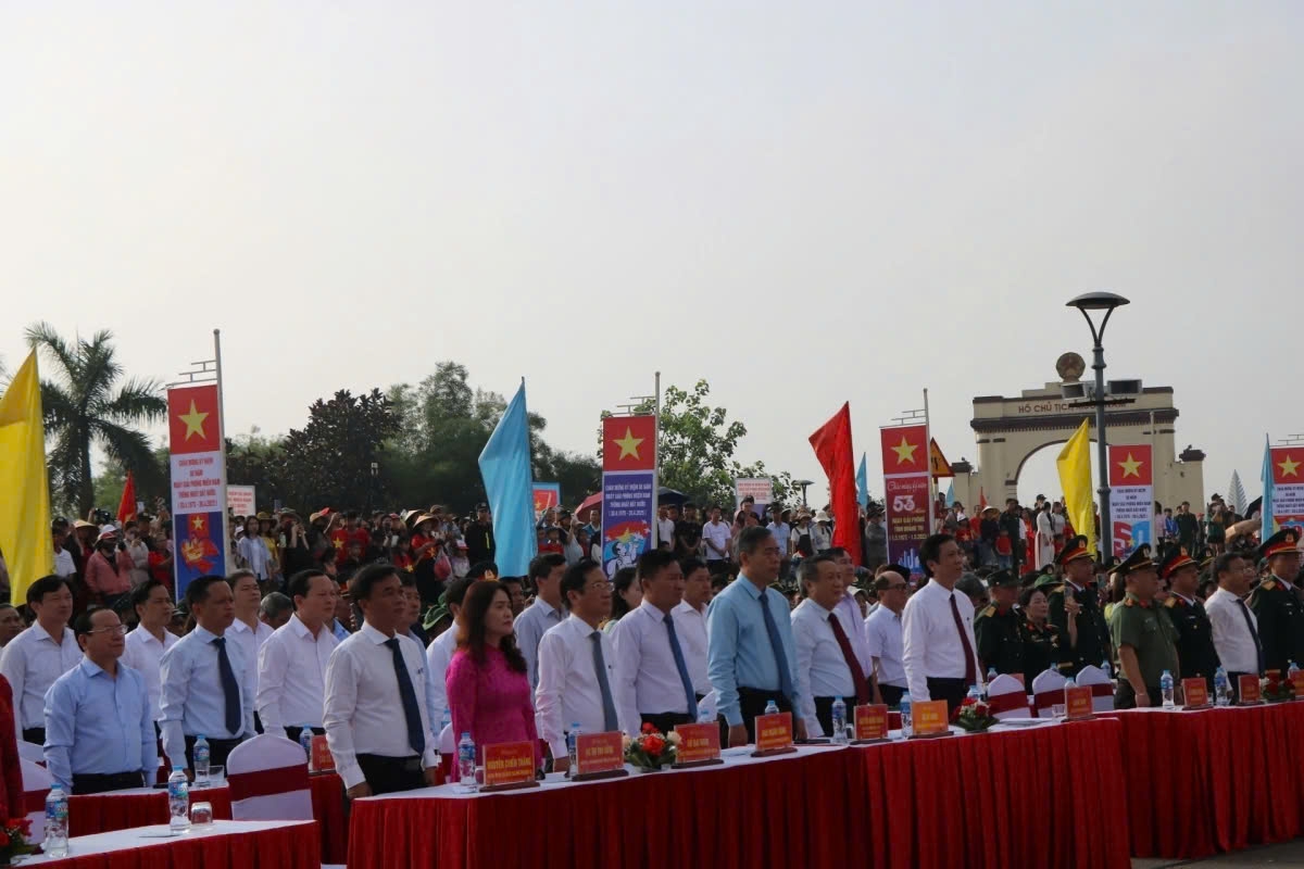 Thousands of local residents, war veterans, tourists, and leaders gather at the event, witnessing the sacred moment that reminds everyone of the fiery past, honouring the immortal sacrifices of heroes, and igniting a sense of national pride.
