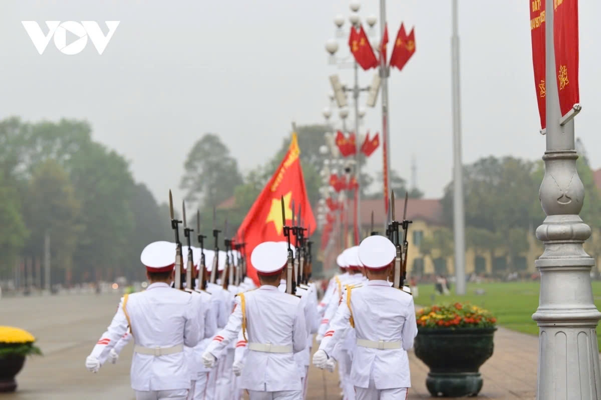 The ceremony includes formal rituals such as the flag procession, national anthem, and participation from military forces, police, and citizens.