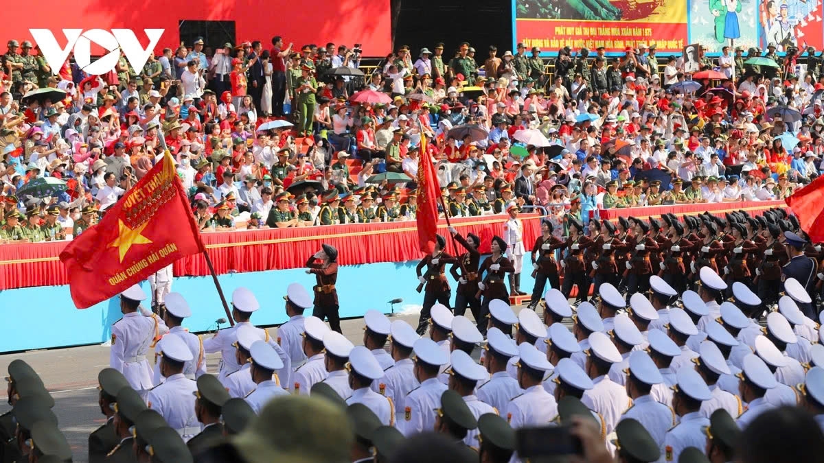 The rehearsal of the marching and procession units begin shortly after speeches by Party and State leaders, as well as representatives from veteran associations and the youth of Vietnam.