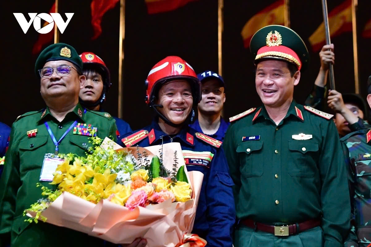 After nine days of search and rescue operations in Myanmar, the Vietnamese rescue workers have recovered 35 bodies and handed them over to local authorities and families, alongside rescuing one survivor.