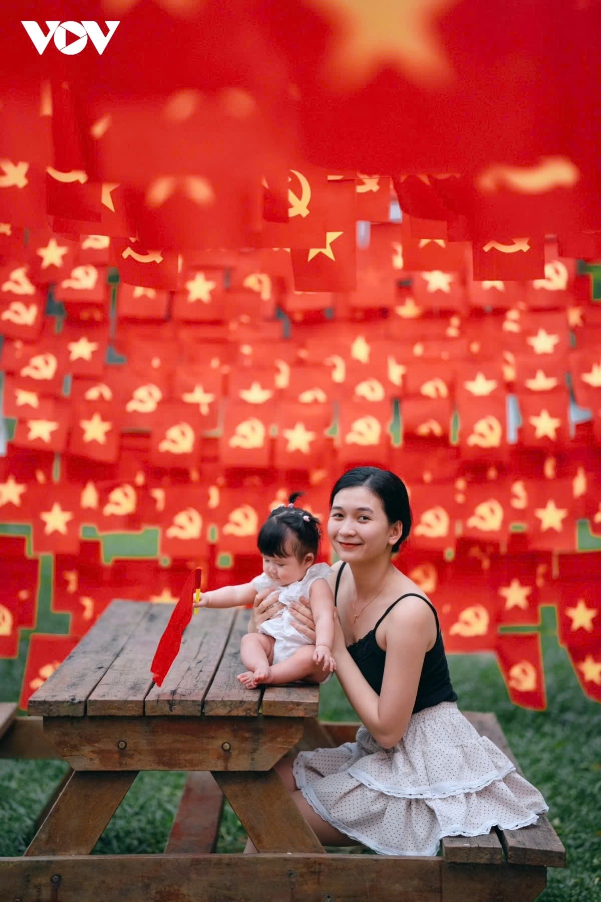 Most visitors share a common feeling of national pride. Thanks to social media, Phu Xuan University has drawn many people to come and reflect deeply on Vietnam’s heroic history, awakening patriotism in each individual.