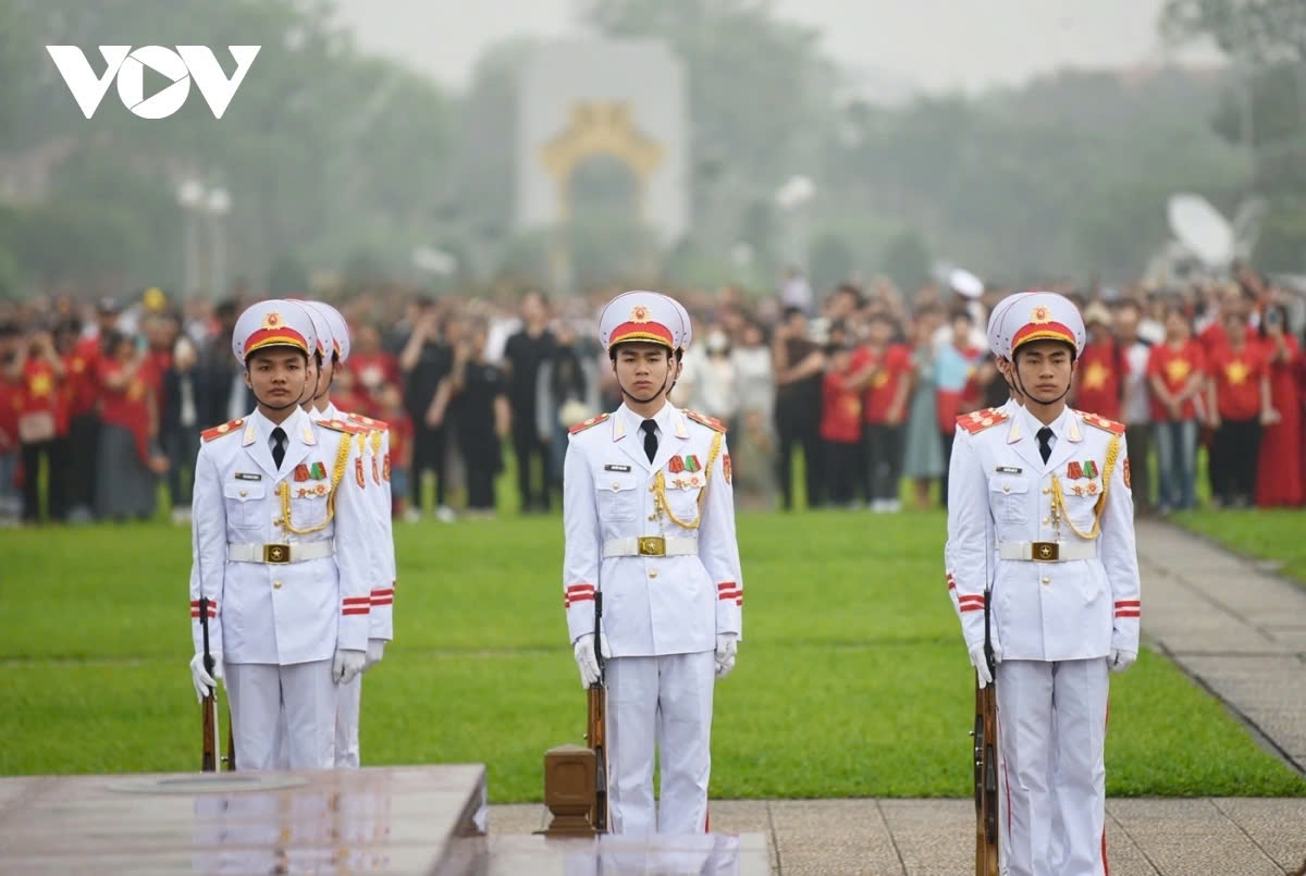 The flag raising ceremony at Ba Dinh Square is not just a formal ritual but also a time to honor the nation, reignite patriotic spirit, and reinforce national unity.