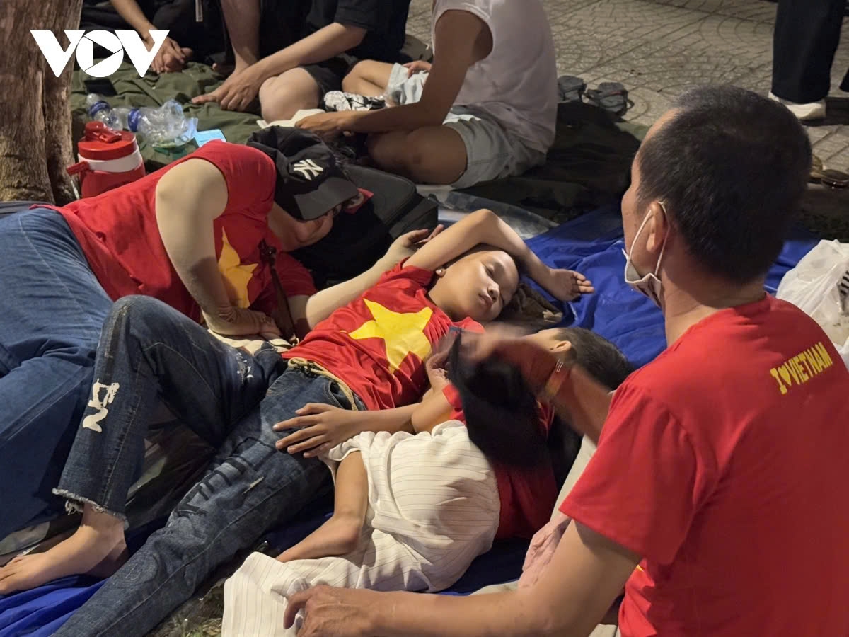 Many people fall into deep sleep on the pavement, waiting for the next morning to watch the parade forces march in celebration of the grand anniversary.