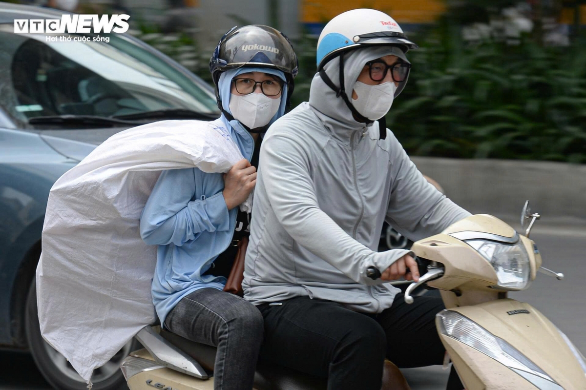 The oppressive weather has made daily life increasingly difficult, especially for those who must work outdoors to make a living.