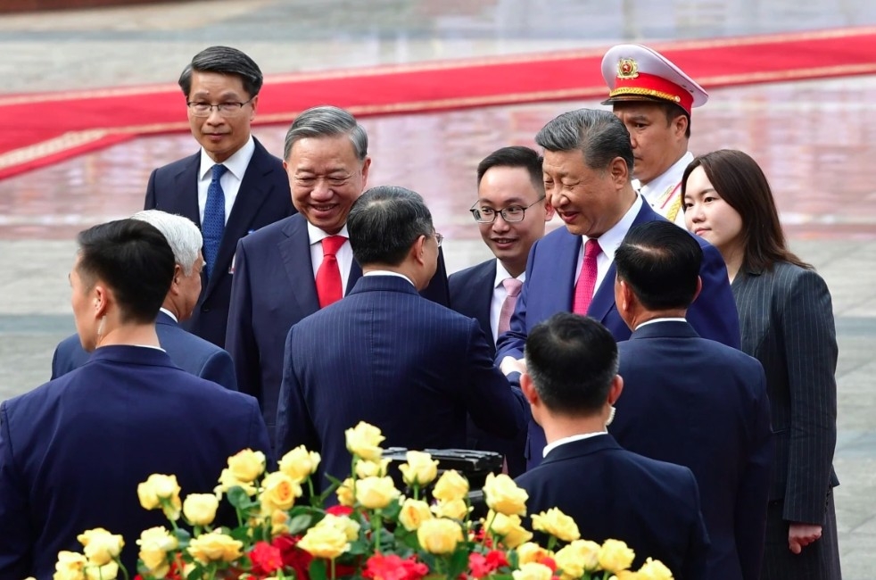 Party leaders To Lam and Xi Jinping introduce delegates from both sides.