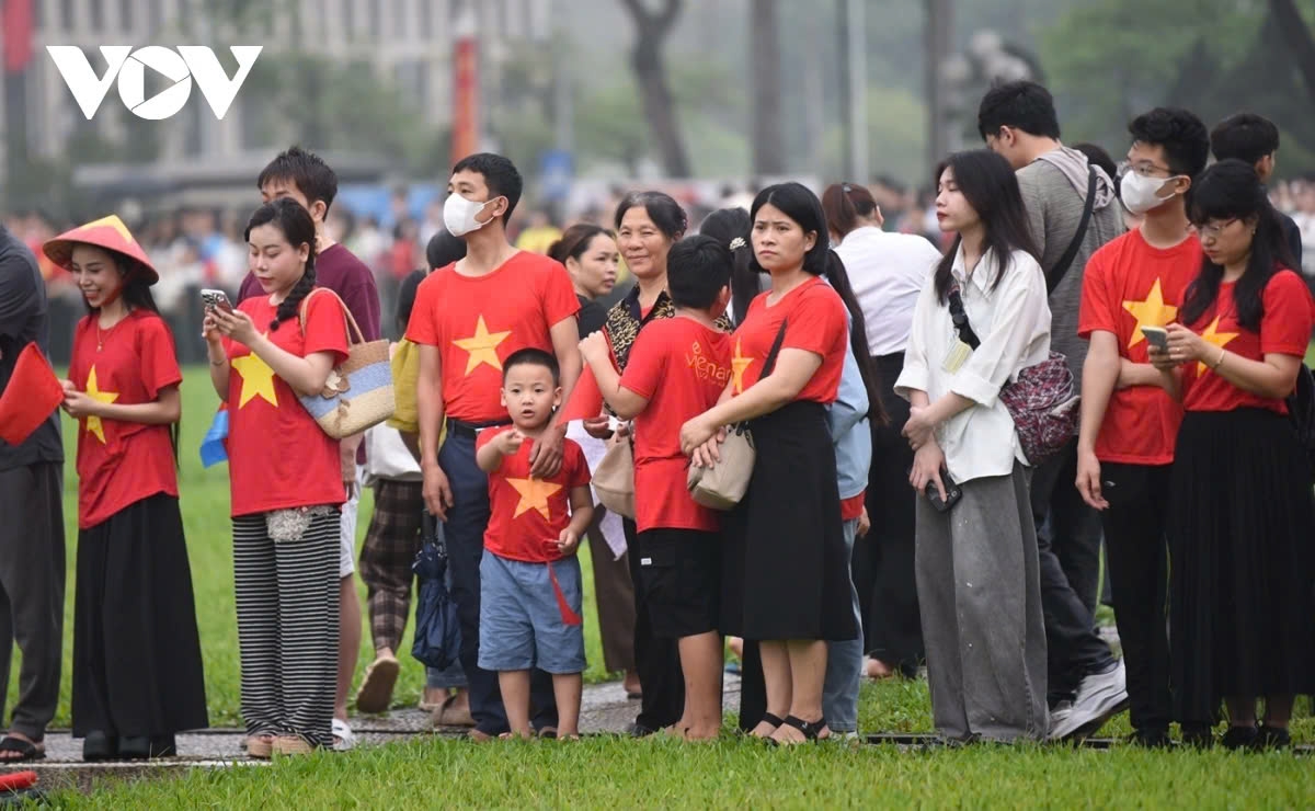 Many citizens wear the shirt with the national flag image, showing their deep sense of national pride.
