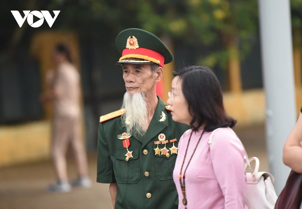 A veteran is present at the square, solemnly observing the ceremony.