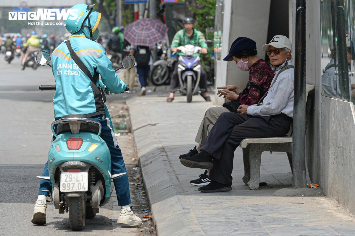 According to the National Centre for Hydro-Meteorological Forecasting, this heatwave is expected to last until around April 22, with widespread high temperatures ranging from 35°C to 37°C, and some areas possibly exceeding 38°C.