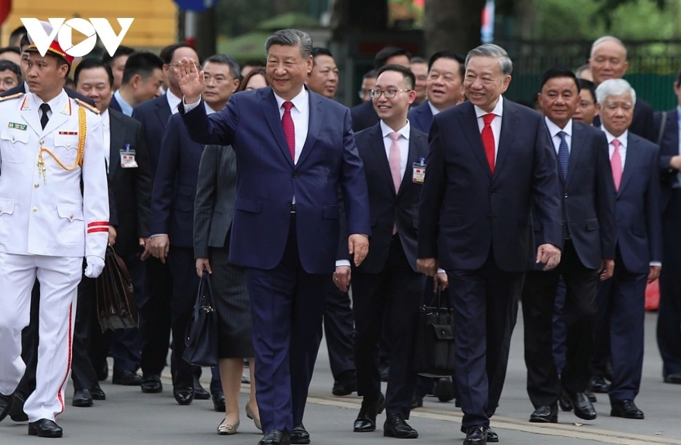 Following the welcome ceremony, the two leaders head to the Party Central Committee’s office for talks.