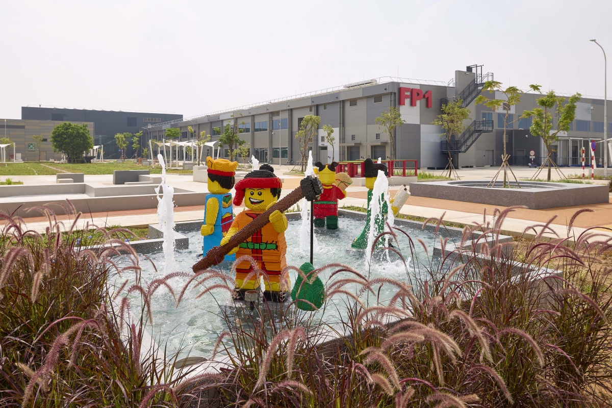 LEGO has officially inaugurated its manufacturing factory at the Vietnam – Singapore Industrial Park (VSIP III) in southern Binh Duong province, with a total investment of US$1.3 billion. (Photo: nld.com.vn)