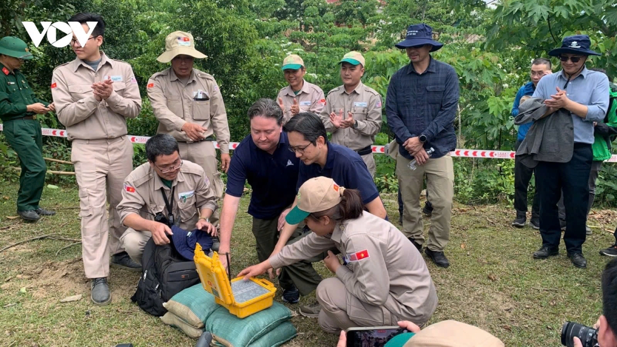 US Ambassador to Vietnam Marc Knapper and Vietnamese Deputy Minister of Foreign Affairs Do Hung Viet press the button to detonate a cluster bomb left over from the war in Huong Linh commune, Quang Tri province, on April 2.