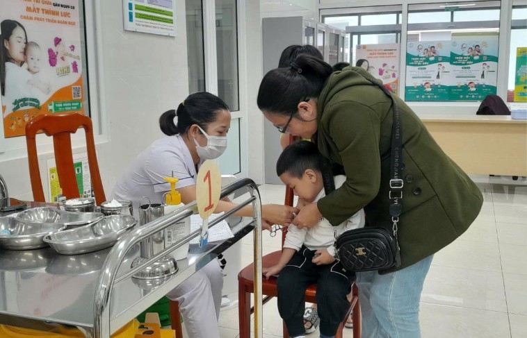 Free measles vaccination for children aged 2-10 at CDC Da Nang (Photo:cand.com.vn)