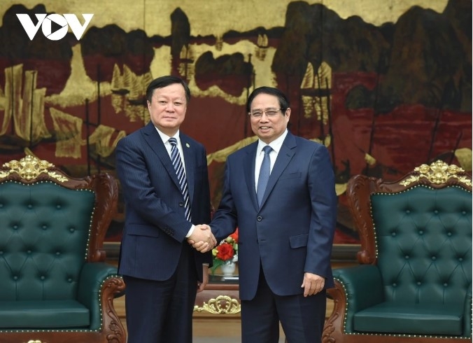 Prime Minister Pham Minh welcomes Chairman of the Commercial Aircraft Corporation of China (COMAC) He Dongfeng.