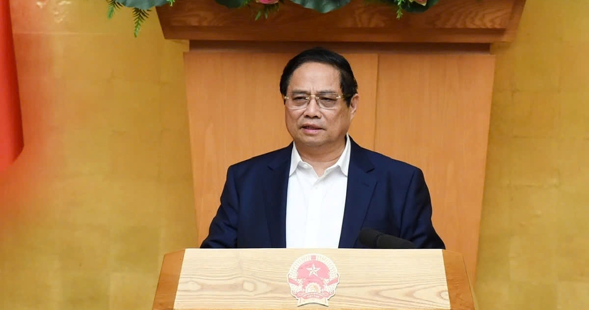 Prime Minister Pham Minh Chinh speaks at a regular Government meeting for March in Hanoi on April 6.