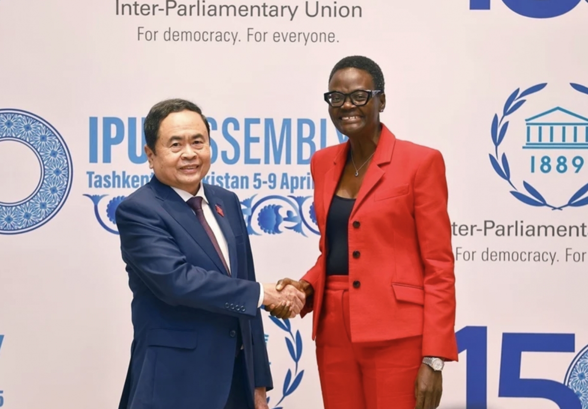 National Assembly Chairman Tran Thanh Man (left) meets with Inter-Parliamentary Union (IPU) President Tulia Ackson in Tashkent, Uzbekistan, on April 6. (Photo: VNA)