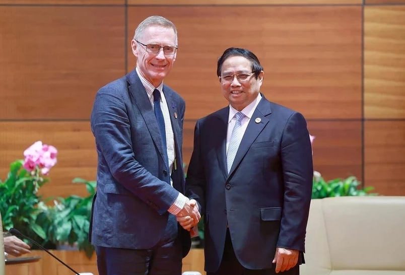 Prime Minister Pham Minh Chinh (right) and Associate Vice-President of IFAD’s Department for Country Operations Donal Brown (Photo: VNA)