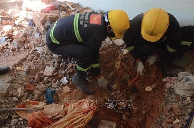 Vietnamese rescue team recovers another earthquake victim in Myanmar (Photo: VNA)