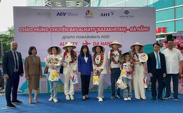 Da Nang welcomes the first flight from Kazakhstan (Photo: vneconomy.vn)