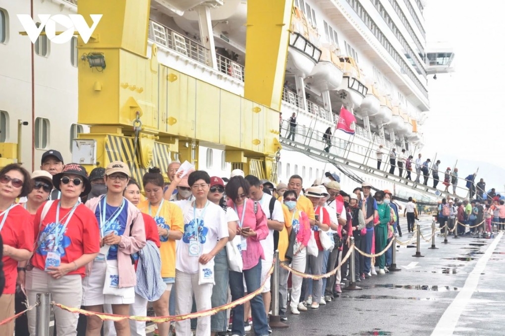 Nearly 700 flights and a cruise ship to bring thousands of tourists to Da Nang during national holidays