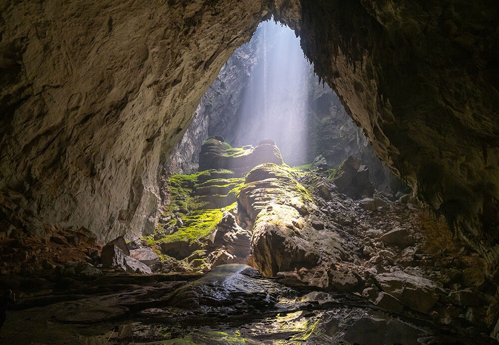 As the world’s largest cave, the length of Son Doong Cave is around 9 km. (Photo: Shutterstock)