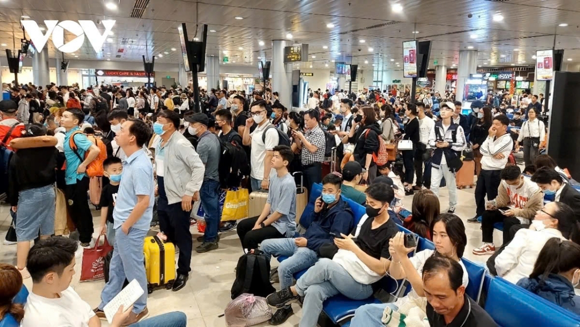 Tan Son Nhat International Airport in Ho Chi Minh City is expected to receive a massive influx of passengers during the April 30 - May 1, 2025 holiday period