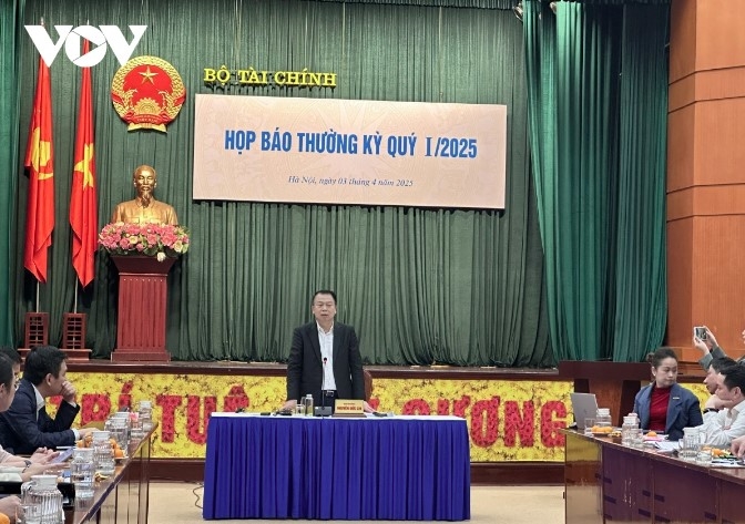 Vice Minister of Finance Nguyen Duc Chi speaks at the Ministry of Finance’s Q1 regular press conference.