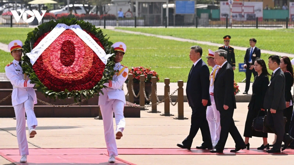 Party General Secretary and President of China Xi Jinping, joined by Vietnamese Party General Secretary To Lam, pays a floral tribute to President Ho Chi Minh in Hanoi on April 15