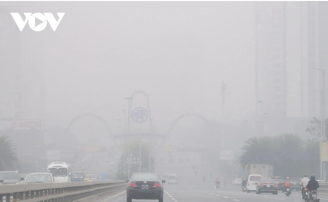 Hanoi's air quality remains at hazardous levels