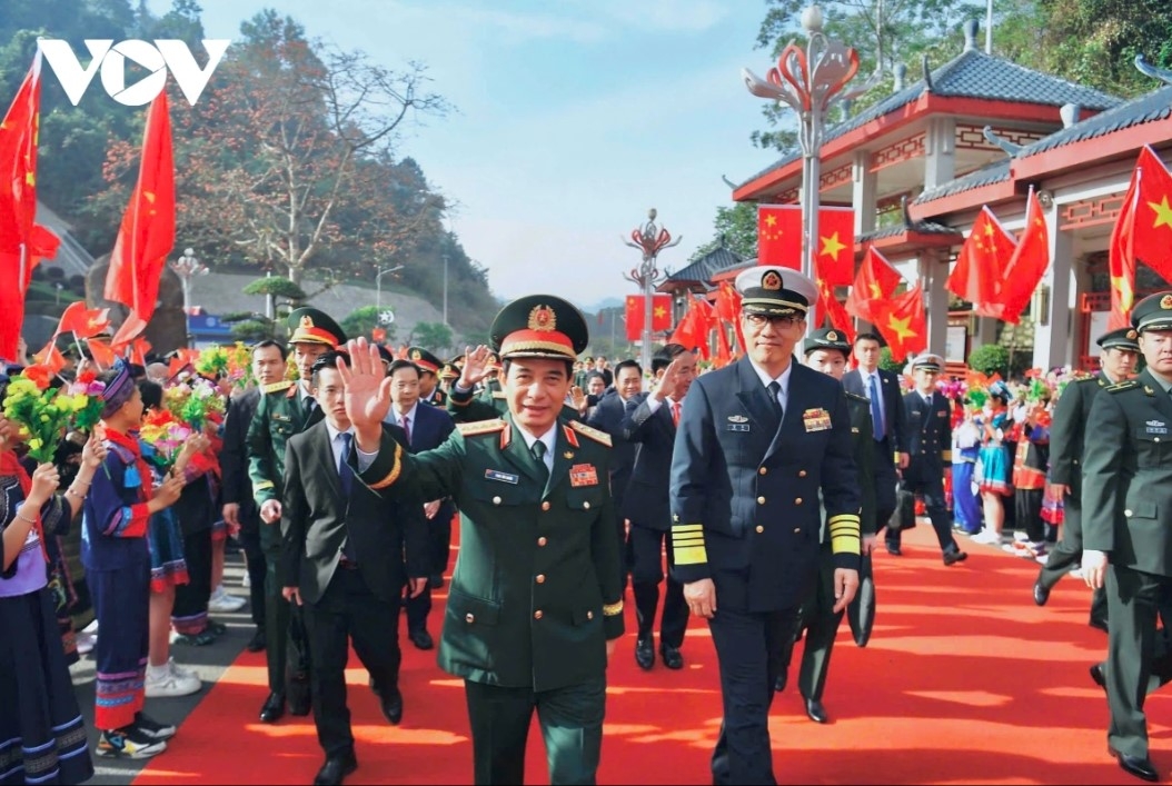 The two delegations will then visit the Smart Border Gate at Youyi Guan, visit Pingxiang City's No.4 Primary School, tour the Chu Lien model village in Ningming County, attend a reception, and conclude the activities in China with a farewell ceremony for the Vietnamese delegation.