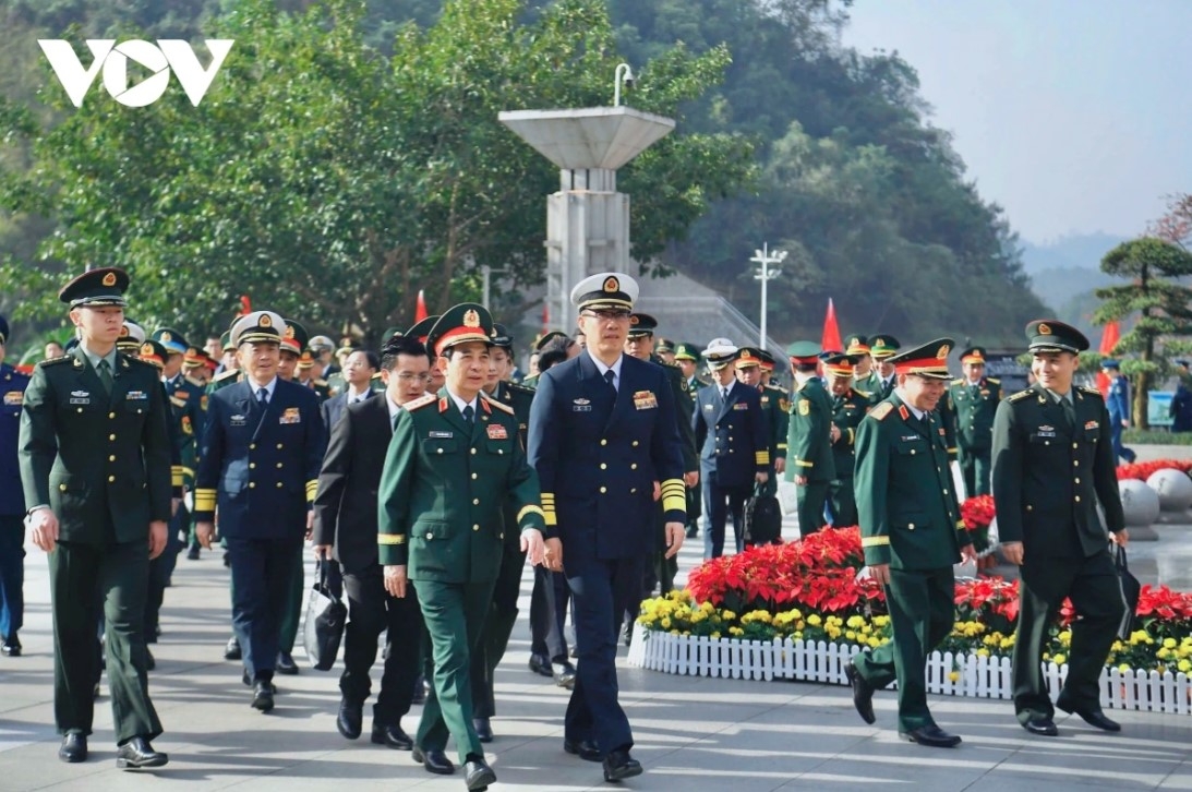 Chinese Defence Minister Dong Jun receives Minister Phan Van Giang at the Vietnam–China border demarcation line.