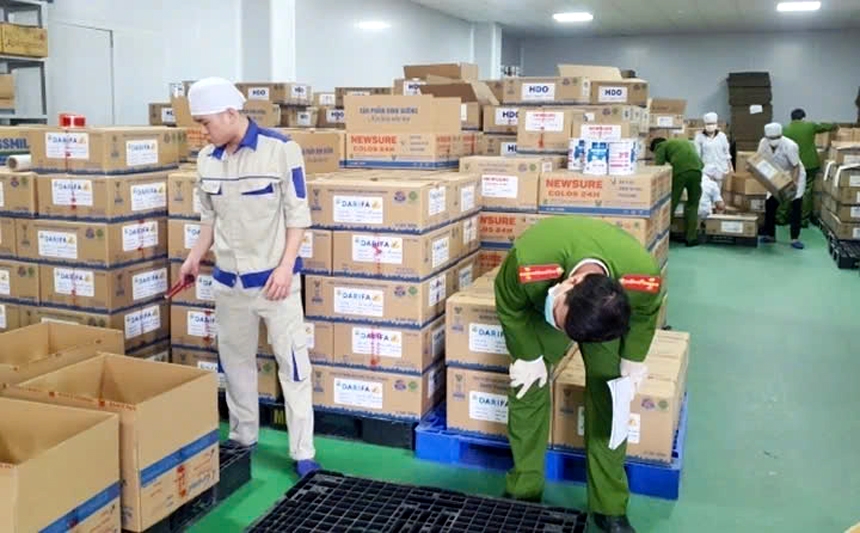 Investigators conduct a series of searches and inspections on suspected shipments of fake milk products