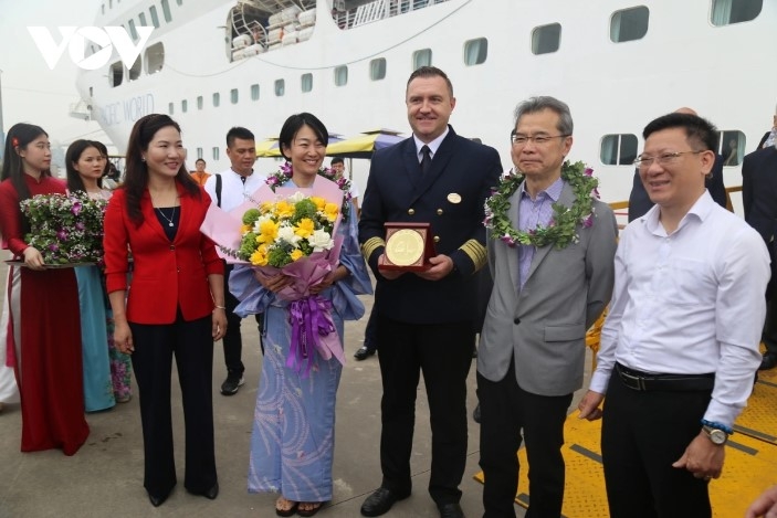 Quang Ninh welcomes Pacific World cruise ship carrying 1,700 foreign tourists on April 30