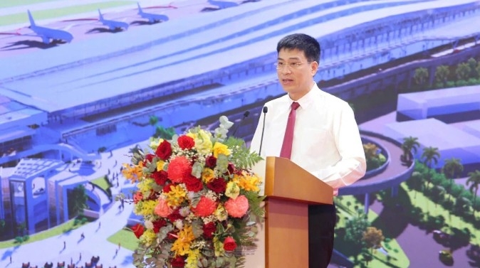 Deputy Minister of Construction Pham Minh Ha speaks at the event