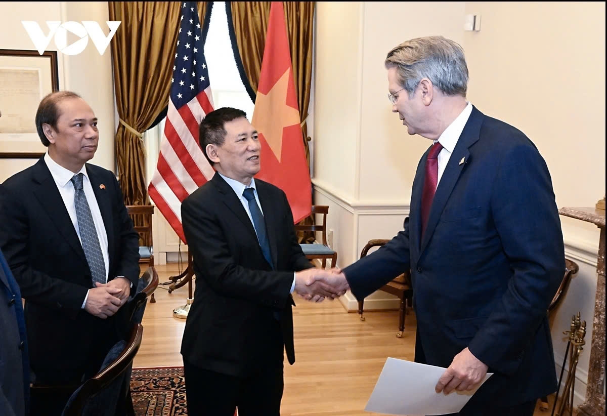 Vietnamese Deputy Prime Minister Ho Duc Phoc meets with US Treasury Secretary Scott Bessent in Washington DC on April 10