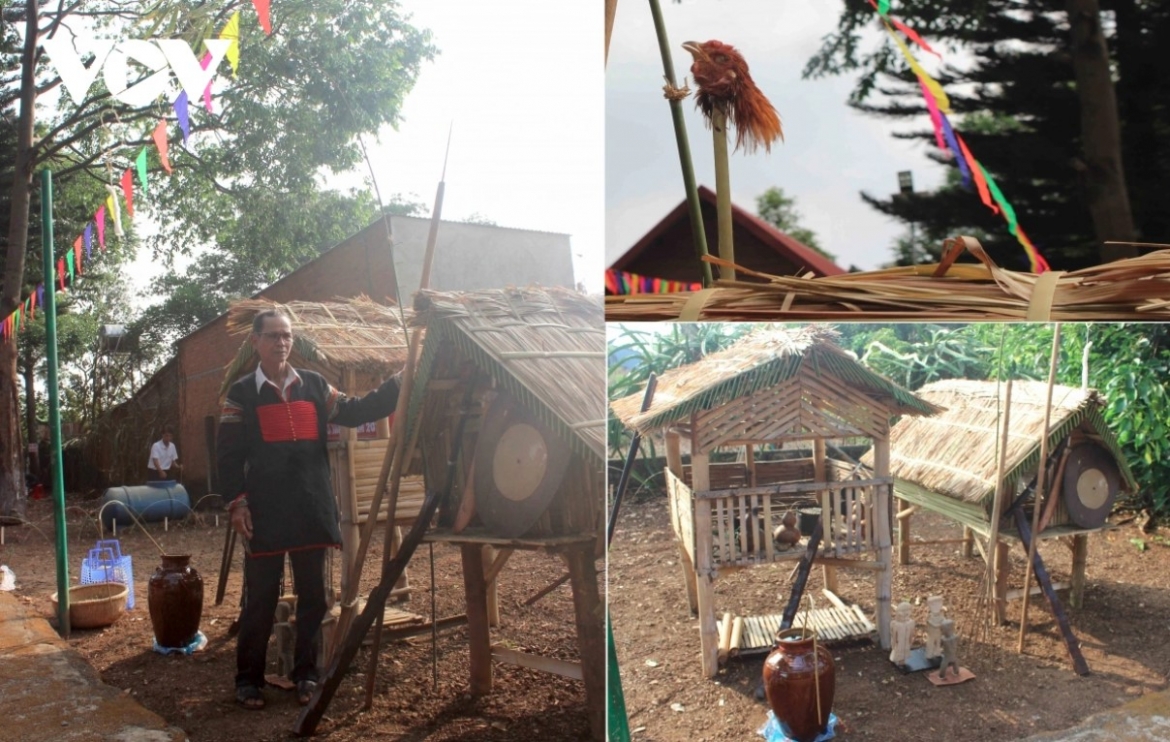 In the early morning, many people gather together at the Ky hamlet communal house to prepare for the rain worship ritual.