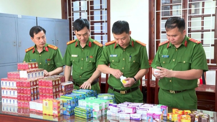 The polic eof Thanh Hoa province have smashed a large-scale counterfeit pharmaceutical manufacturing and trading ring, seizing 10 tonnes of counterfeit medicines and raw materials along with other exhibits.