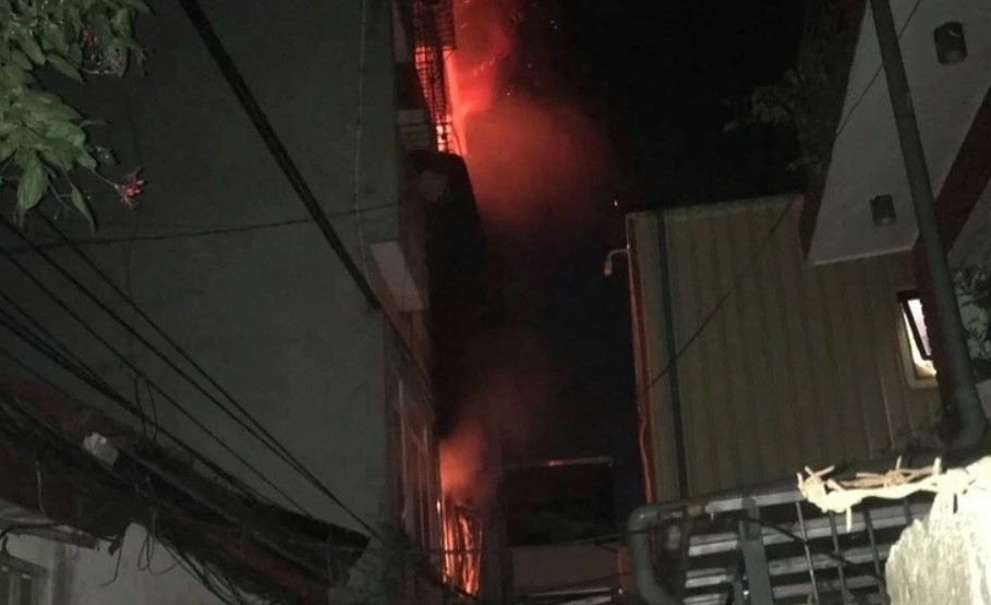 The fire broke out on the second floor of the house located in Alley No. 99 of Dinh Cong Ha street at around 3 a.m. on April 28.