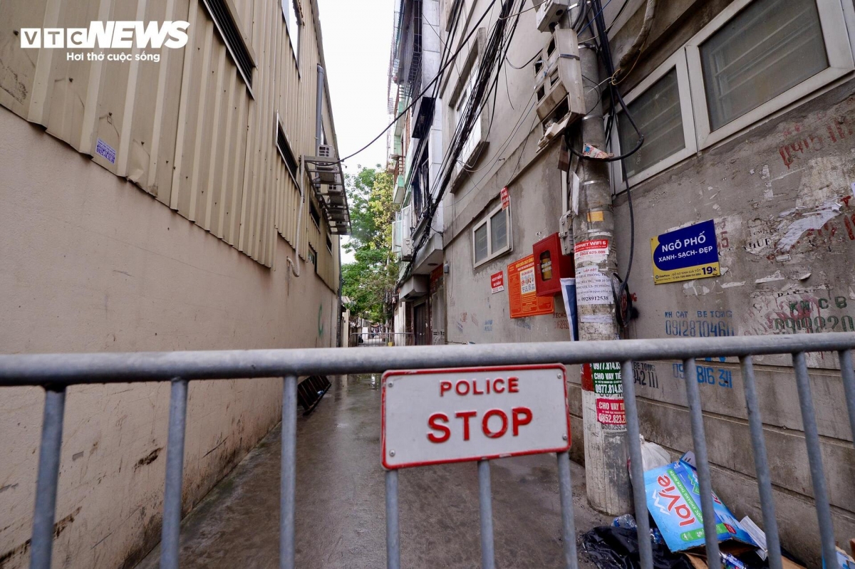The House is located deep in alley, hindering firefighters' efforts.