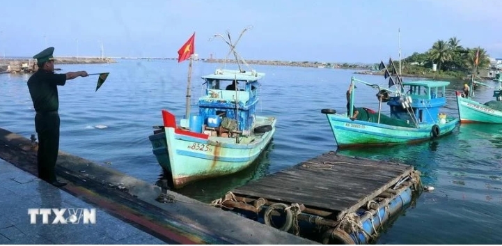 Officers of the Duong Dong Port Border Guard Station (Kien Giang province) carry out inspections of fishing vessels entering and exiting the Duong Dong River estuary in Phu Quoc city.