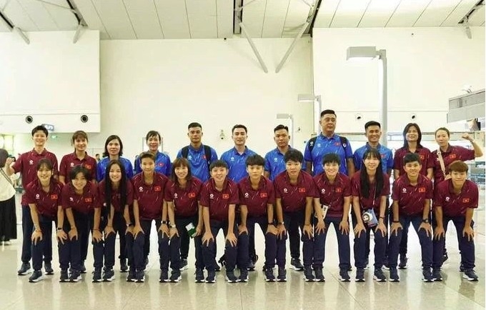 The Vietnamese national women’s futsal team depart for a training camp in Japan on April 21 early morning. (Photo: VFF)