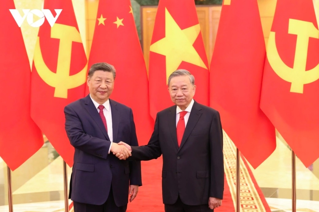 The two Party leaders pose for a photo before their talks