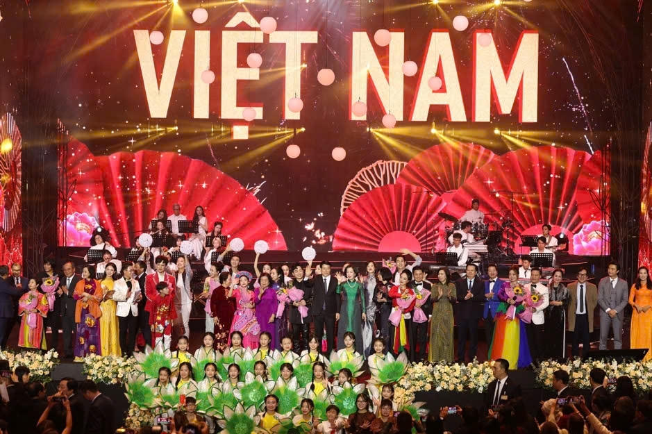 Homeland Spring, an annual programme held in every spring for Vietnamese expatriates, aims to strengthen the connection between overseas Vietnamese and their compatriots at home
