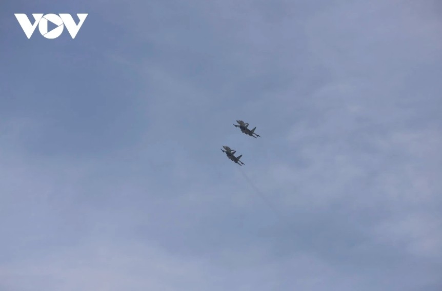 Pilots flawlessly coordinate to execute a range of simple to complex maneuvers