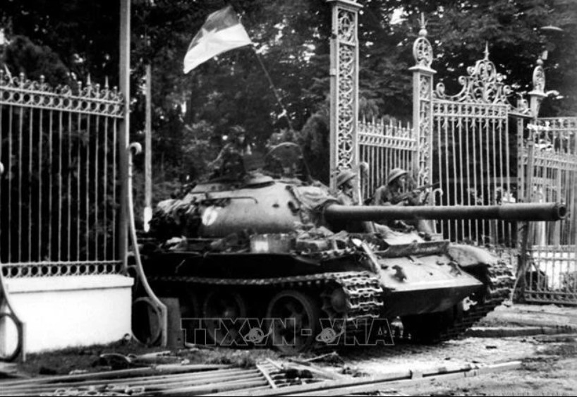 A Liberation Army tank rolled into the Independence Palace at noon on April 30, 1975, marking the successful completion of the Vietnamese revolution’s goal of liberating the South and reunifying the country. (Photo: Tran Mai Huong/Vietnam News Agency)