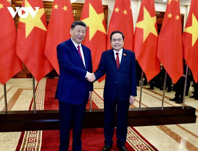 NA Chairman Tran Thanh Man welcomes General Secretary of the Communist Party of China (CPC) Central Committee and President of China Xi Jinping.