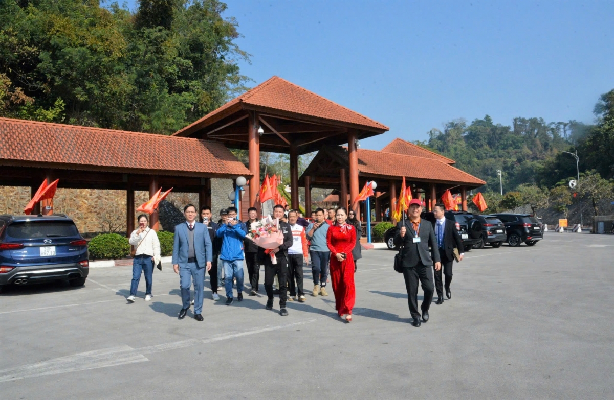 People of Lang Son and Pingxiang from now on can travel to their tourist destinations, using a border pass instead of complex visa procedures as previously. (Photo: Lang Son Department of Culture, Sports, and Tourism)