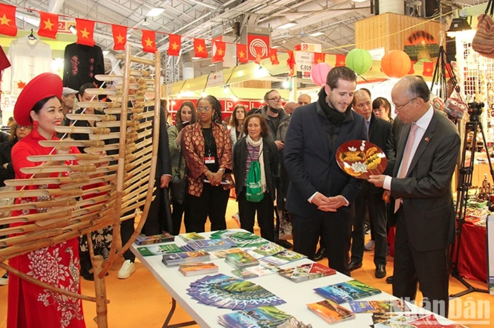 Vietnamese booth makes a strong impression at Paris Fair 2024 (Photo: nhandan.vn)
