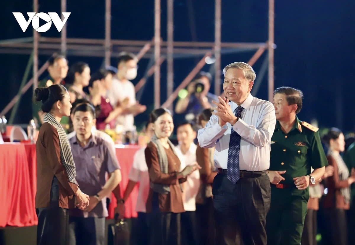 Party General Secretary To Lam attends a special art programme, commemorating the 50th anniversary of the Liberation of the South and National Reunification (April 30, 1975 - 2025) in Ho Chi Minh City on April 20 evening
